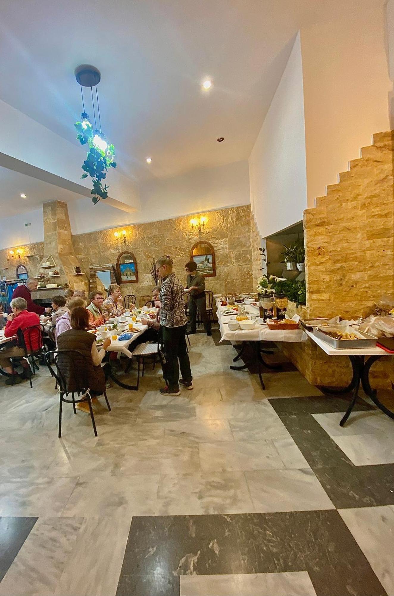 Costas Inn Spílion Екстериор снимка