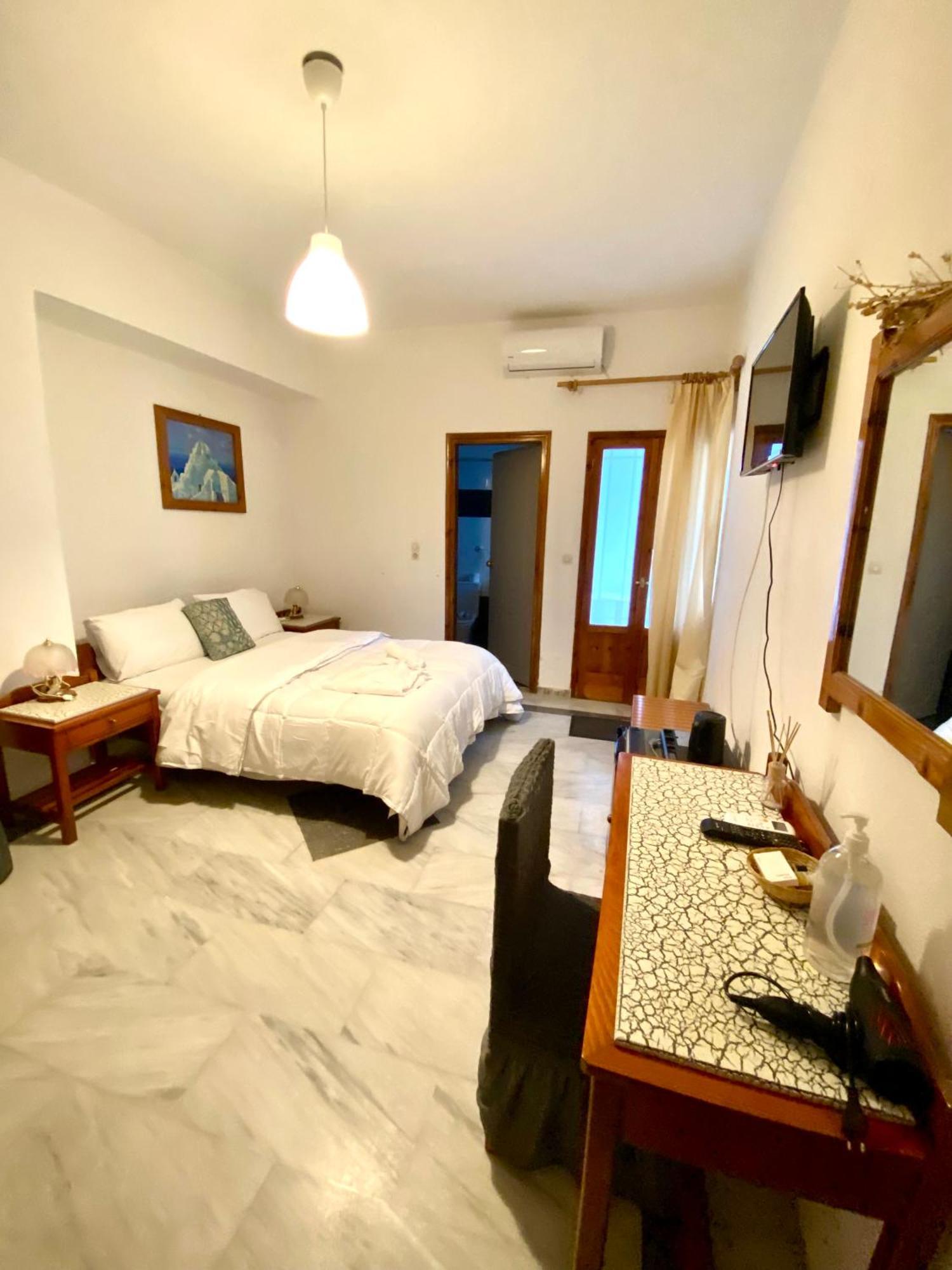 Costas Inn Spílion Екстериор снимка