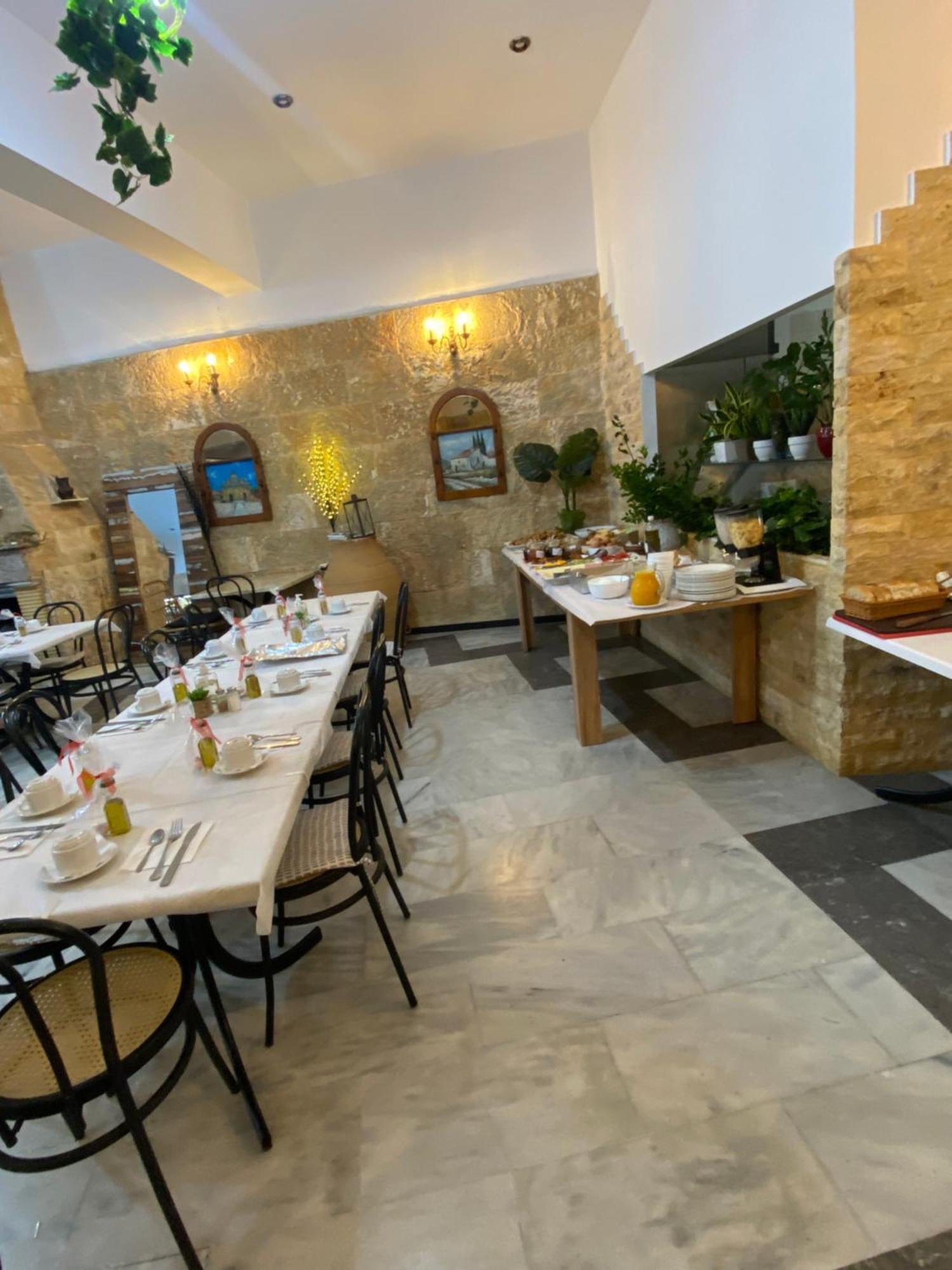 Costas Inn Spílion Екстериор снимка