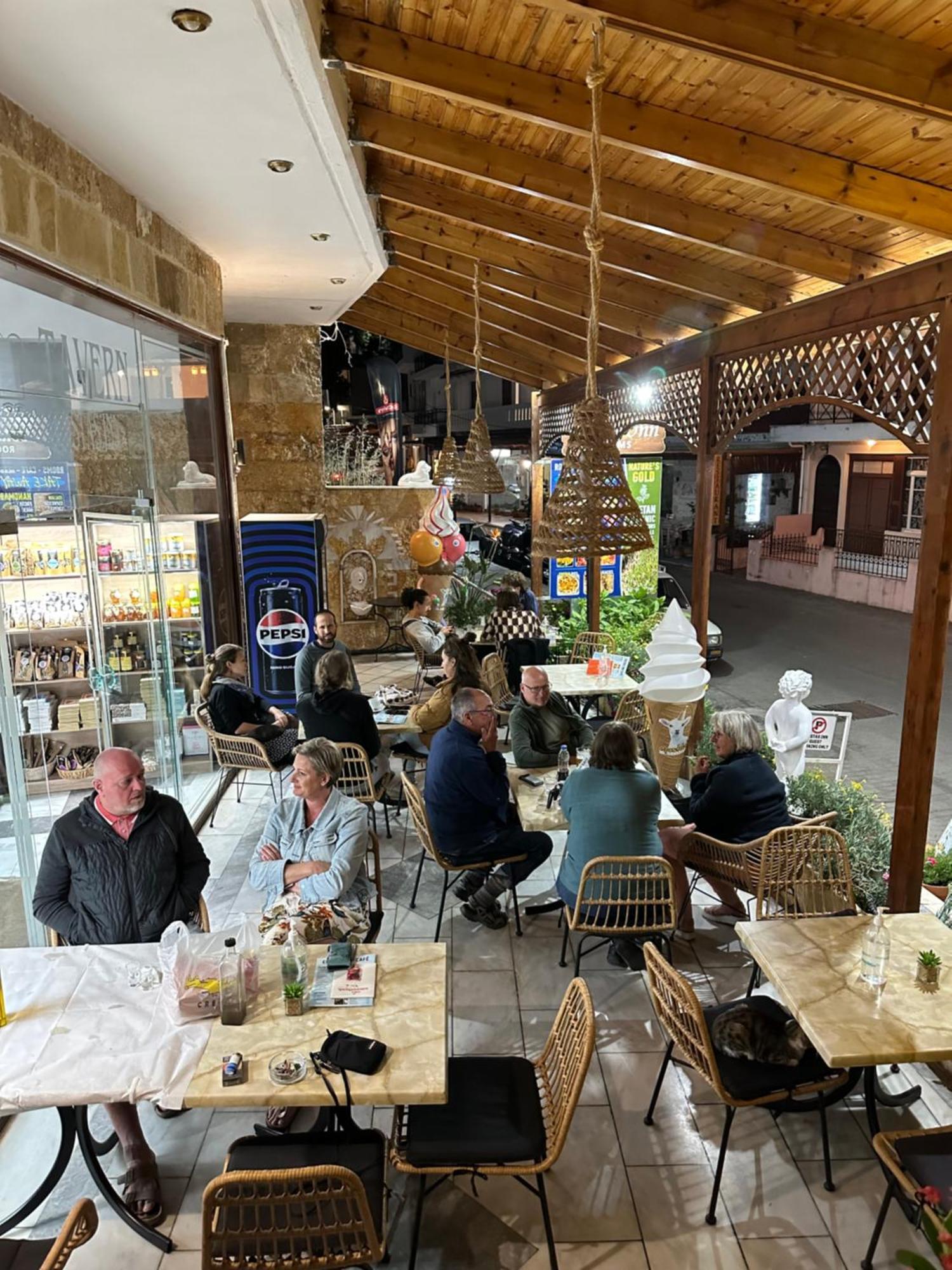 Costas Inn Spílion Екстериор снимка