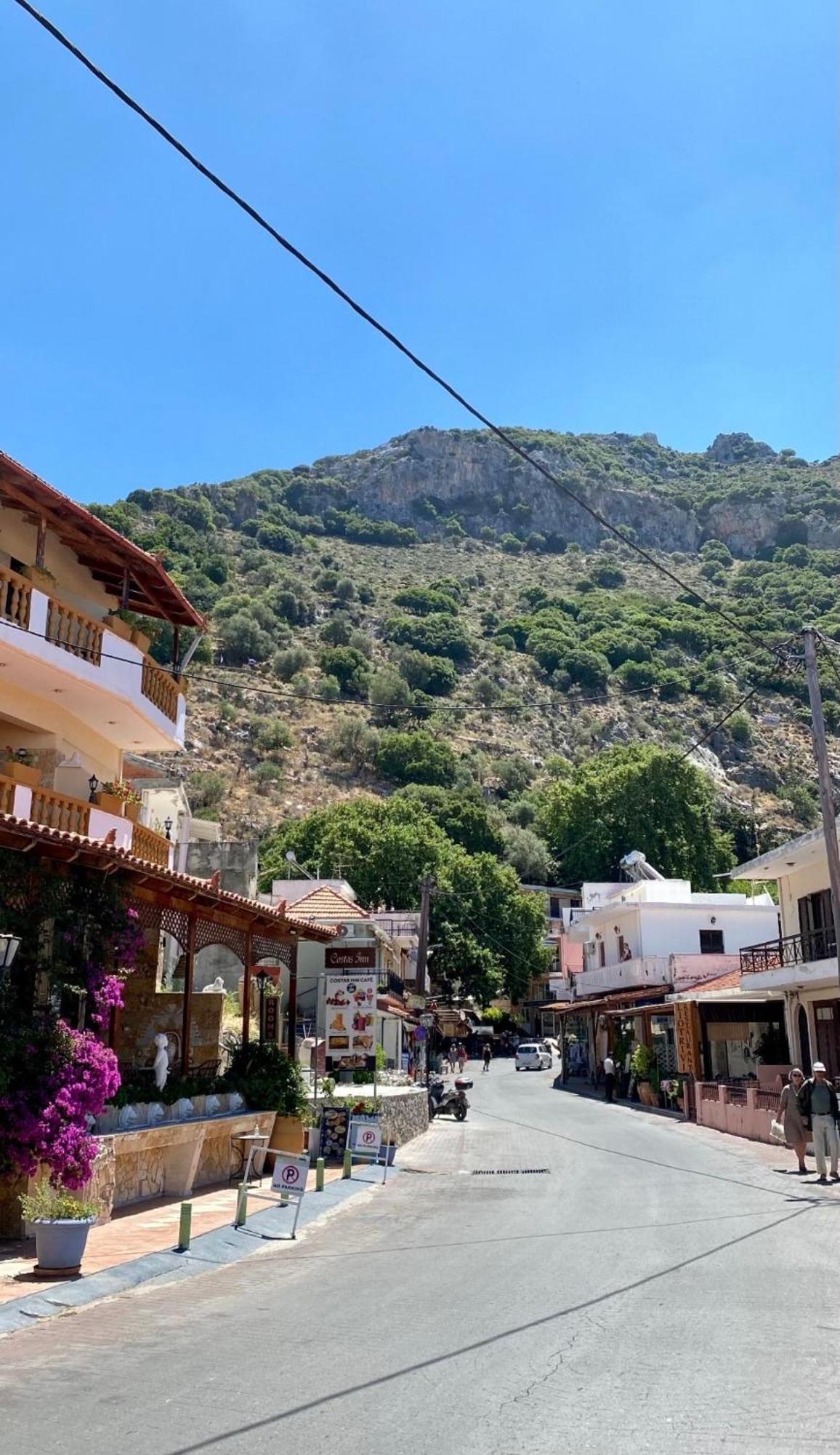Costas Inn Spílion Екстериор снимка