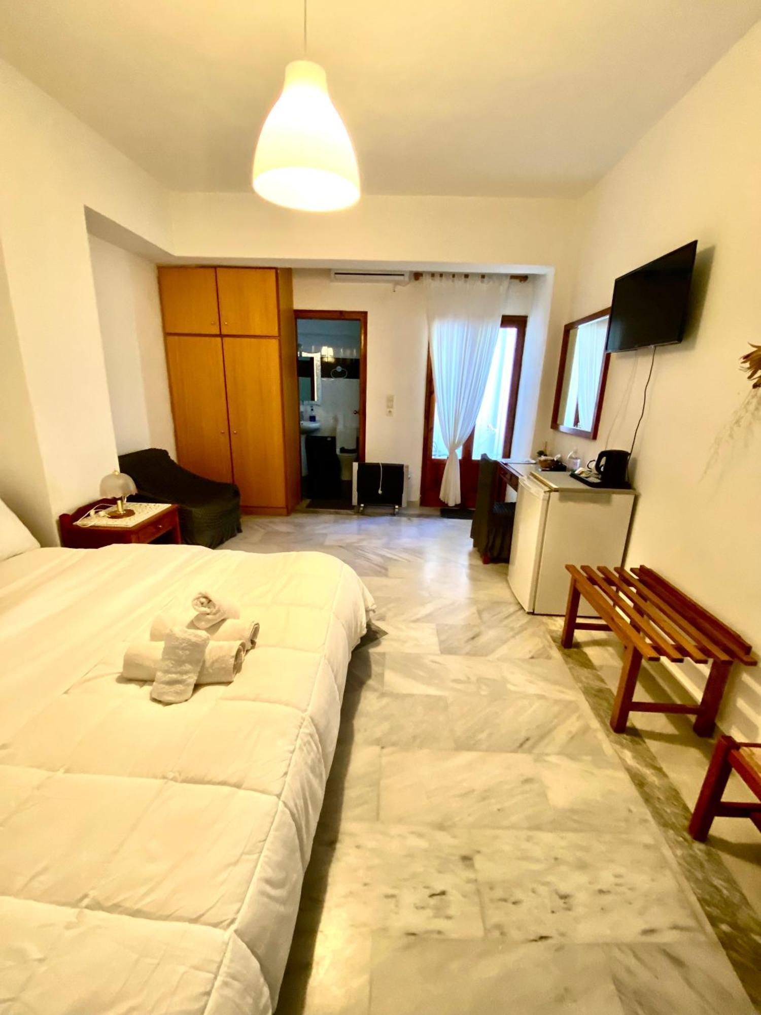 Costas Inn Spílion Екстериор снимка